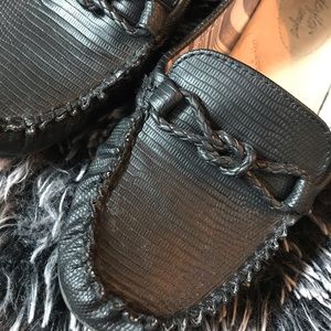 Black flat dress shoes